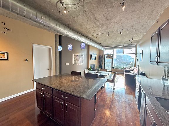 5th image of 125 E 13th St #909A