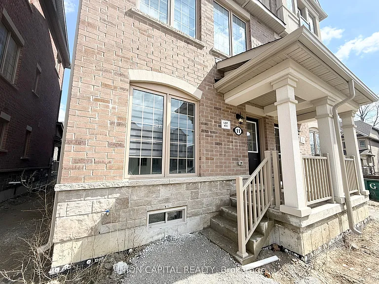 11 Franklin Ave — Photo 31