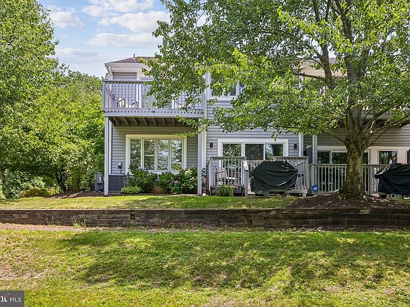 3rd image of 704 Sunshine Lakes Dr