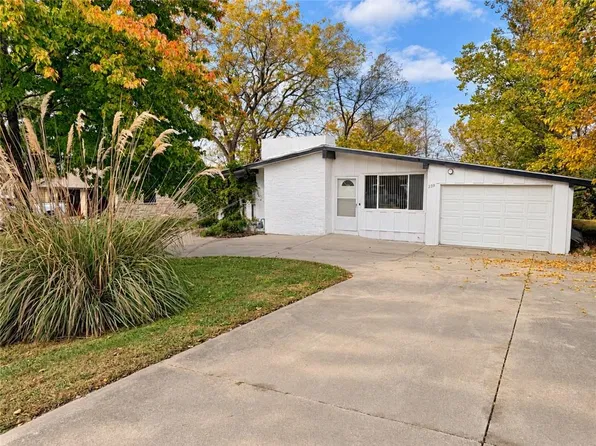 229 W 16th St, Maryville, MO 64468