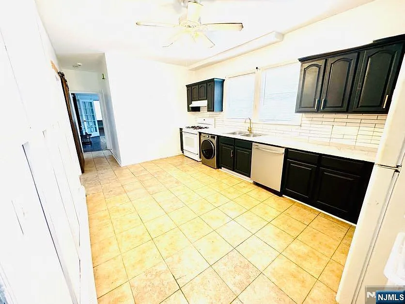 3 bed, 1.0 bath, $2,650 — Photo 3