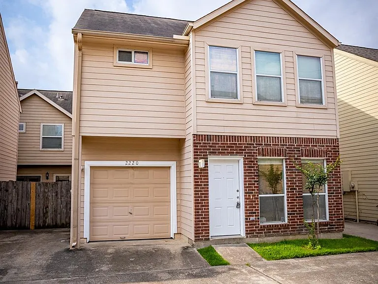 2220 Naomi St — Photo 2