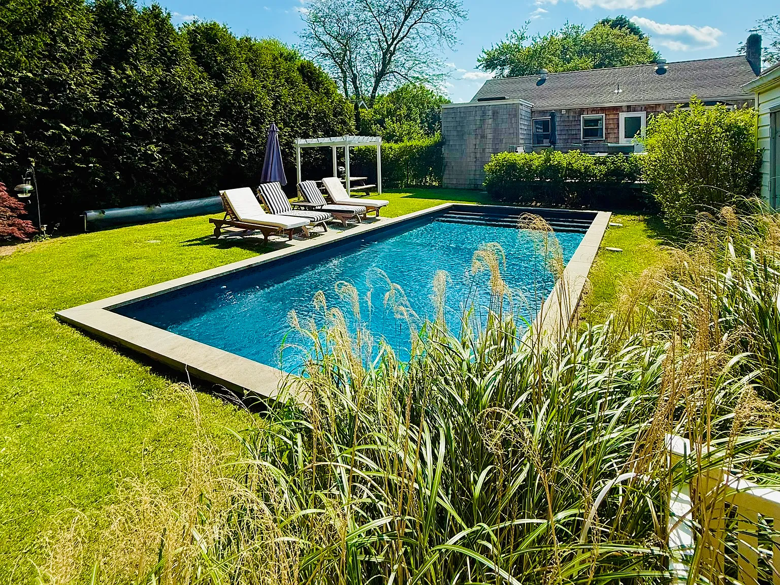 South of the Highway Village Cottage with pool — Photo 3