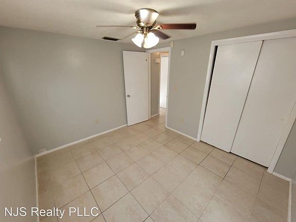 3rd image of 3315 Cincinnati Dr