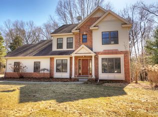 2282 Sunny Ridge Dr, Pinckney, MI 48169