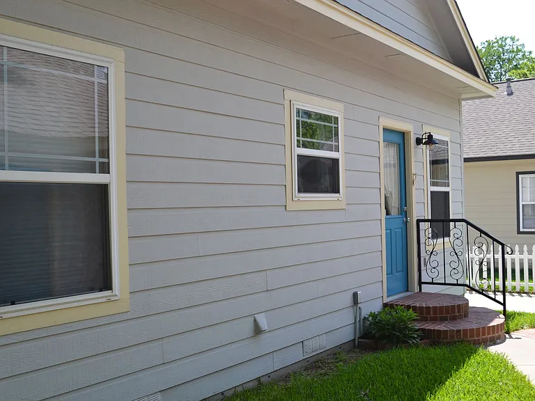 709 Roberts St — Photo 15