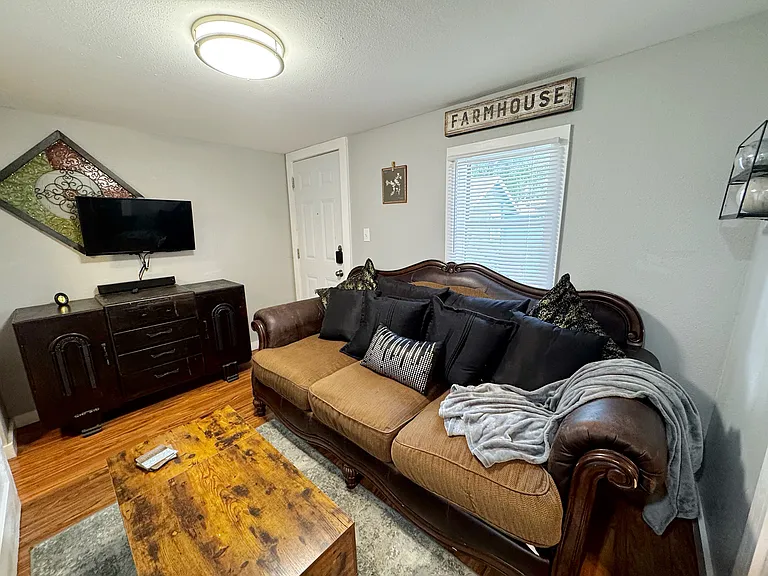 2015 Beaver Ln — Photo 12