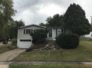 505 Colony Dr, Davenport, IA 52806