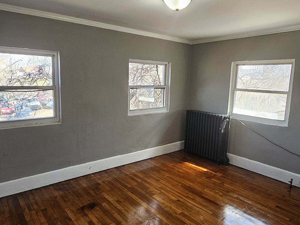 1st image of 124 Summerlee Ave #3