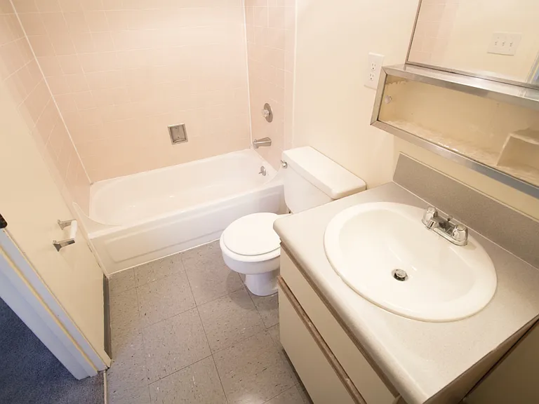 4130 11th Ave NE #1008 — Photo 9