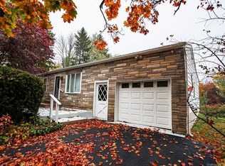 8 Mountain View Dr, Warwick, NY 10990