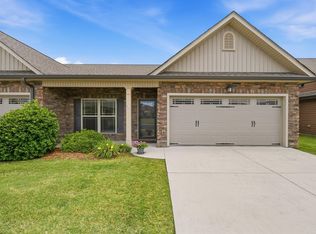 6911 Village Lake Cir, Chattanooga, TN 37412