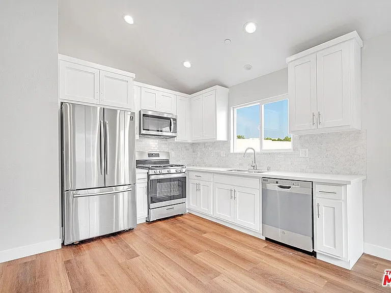 Saticoy Villas — Photo 7