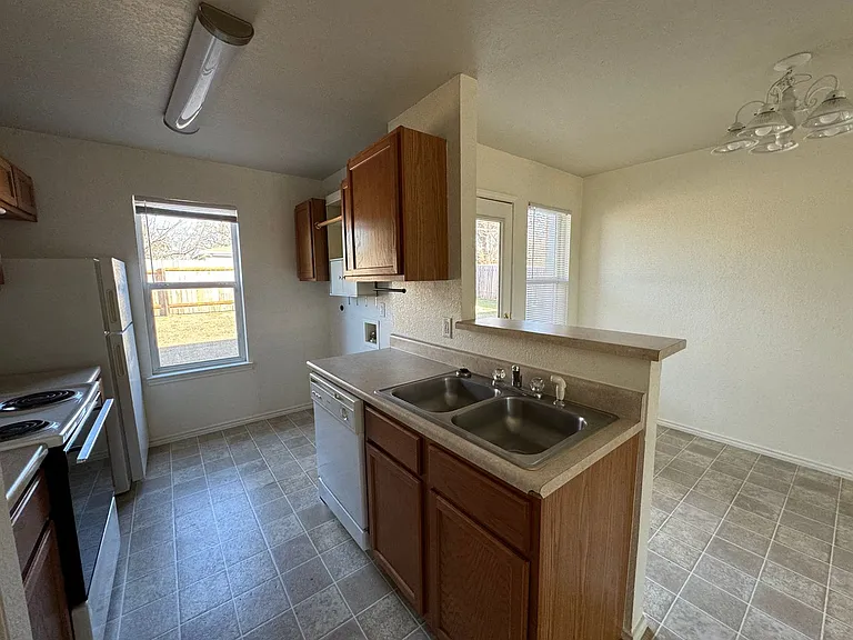 403 Creek — Photo 23