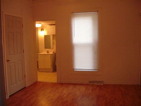 4th image of 505 College St