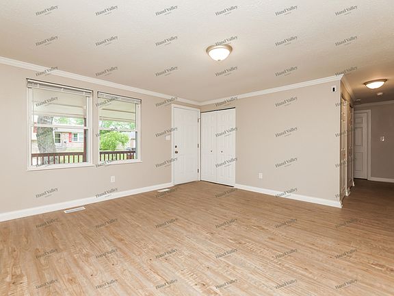 5th image of 189 Woburn Farm Cir