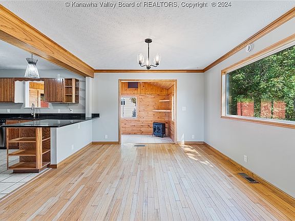 5th image of 119 Church Hill Ln