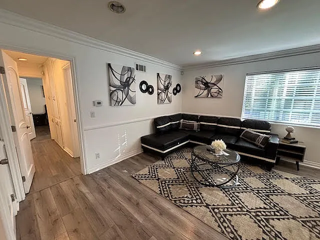 4880 Bruges Ave — Photo 4