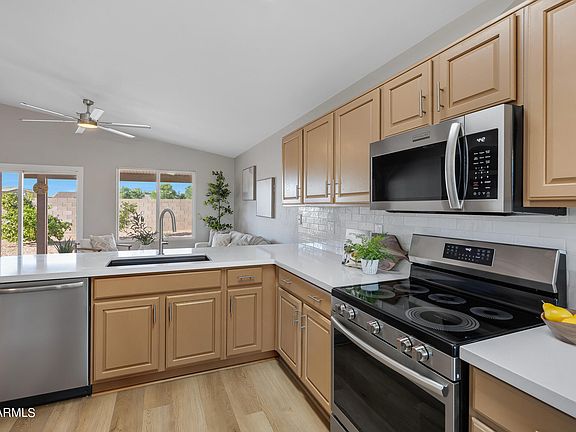 2nd image of 1406 E AUGUSTA Avenue