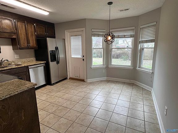 3rd image of 2533 Pioneer Dr