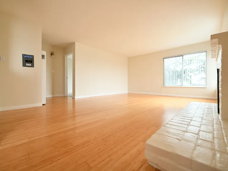 2p008 - Lake View East — Photo 29