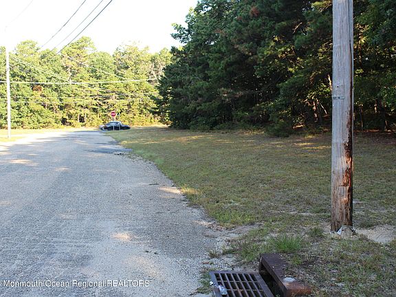 3rd image of 8 Fair Oaks Drive