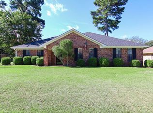 207 Larkspur Ln, Wake Village, TX 75501