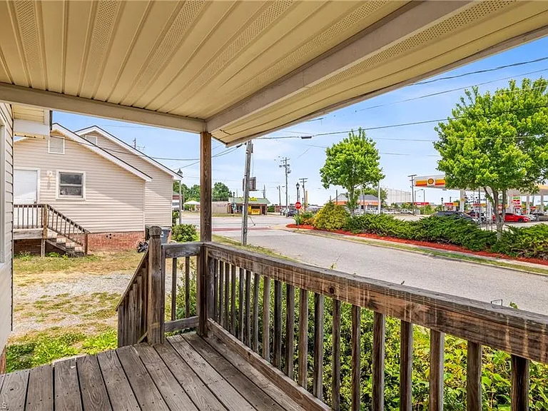 104 S Raleigh St — Photo 3
