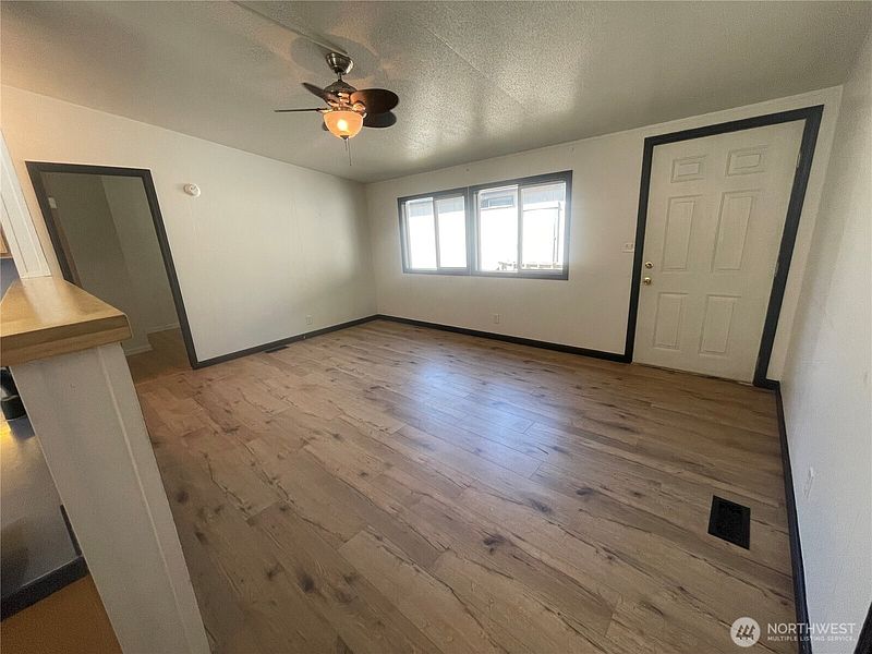 4th image of 33422 192nd Avenue SE #64