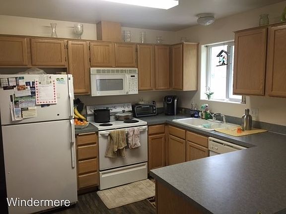 3rd image of 325 NW Parr Dr