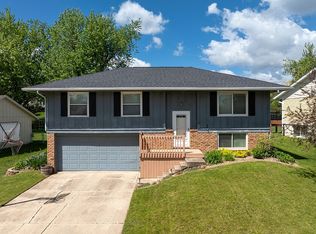 6805 Brentwood Dr NE, Cedar Rapids, IA 52402