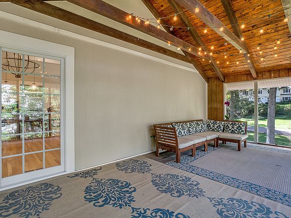 Beautiful 3 season room