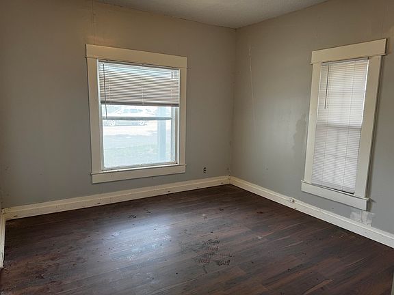 4th image of 206 S Rose Hill Rd