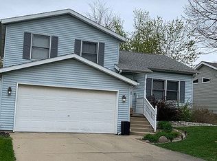 2202 Timber View Dr, Bloomington, IL 61701