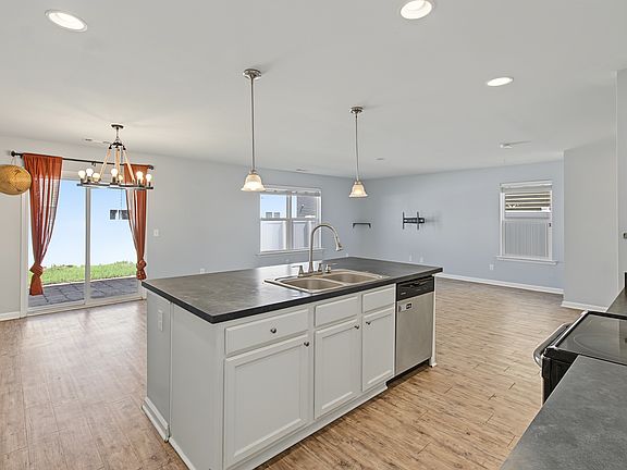 5th image of 141 Davila St