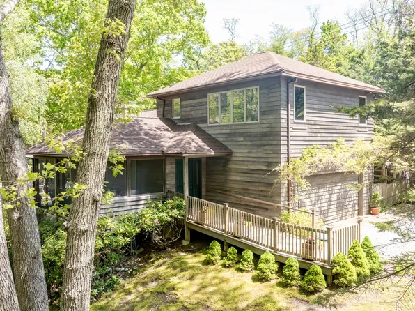 86 S Ferry Rd, Shelter Island, NY 11964