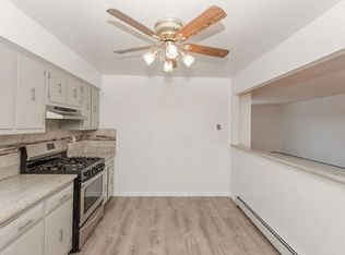 31 E 51st St, Bayonne, NJ 07002