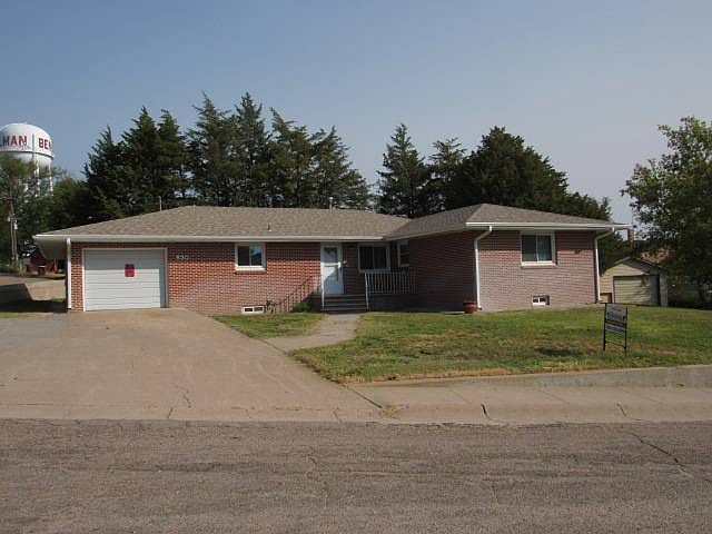 1st image of 530 8th Ave W