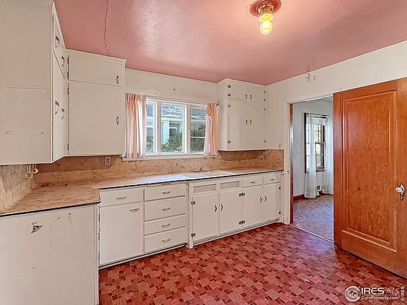 5th image of 223 Beattie St