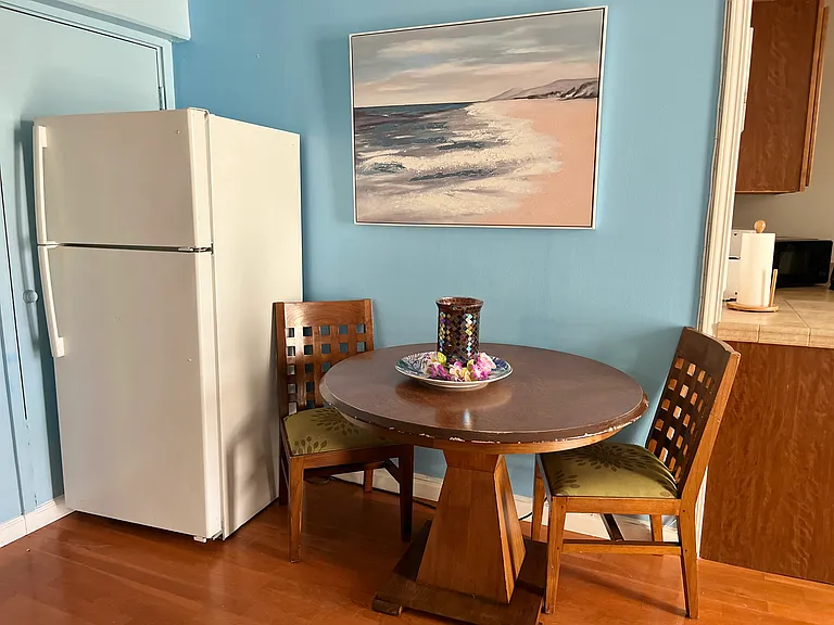Waikiki Whale Watcher Apartments — Photo 51
