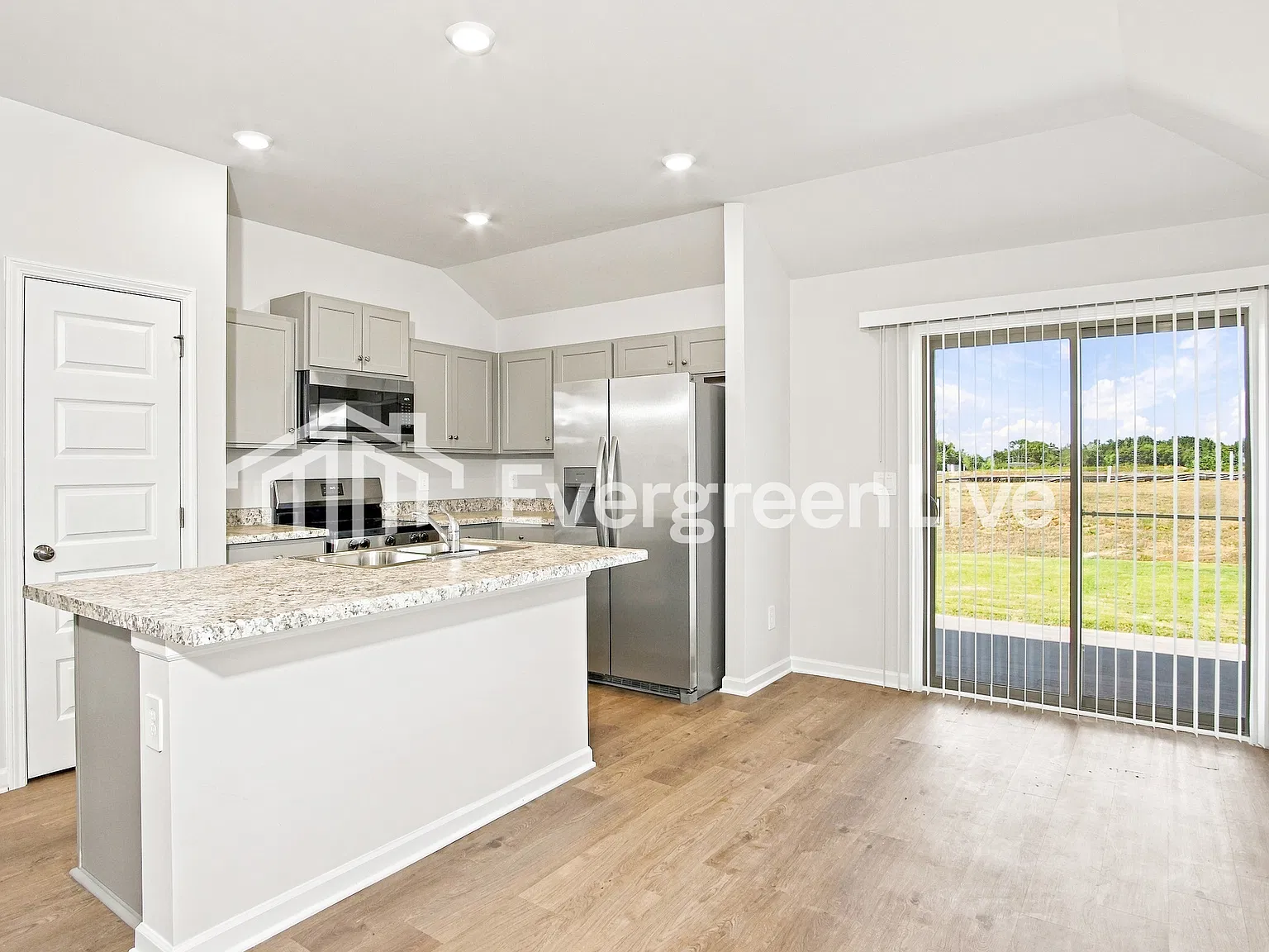 3 bed, 2.0 bath, 1248 sqft, $1,420 — Photo 4