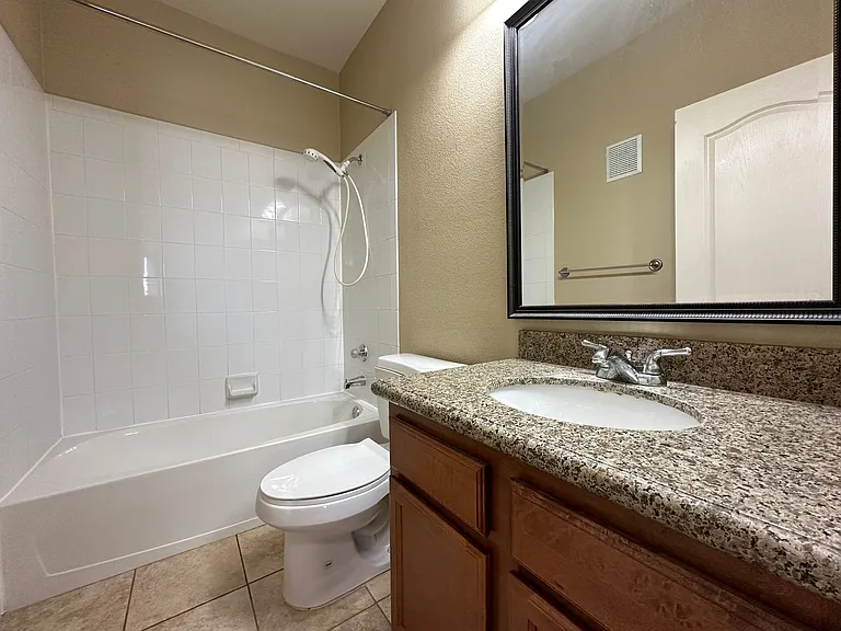 1621 Queen Victoria St #201 — Photo 11