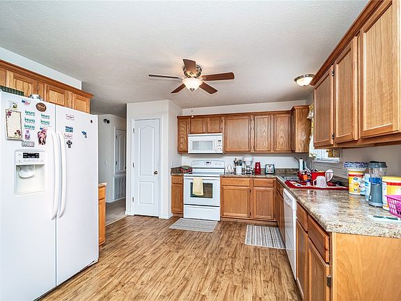 5th image of 410 Paradise Heights Dr