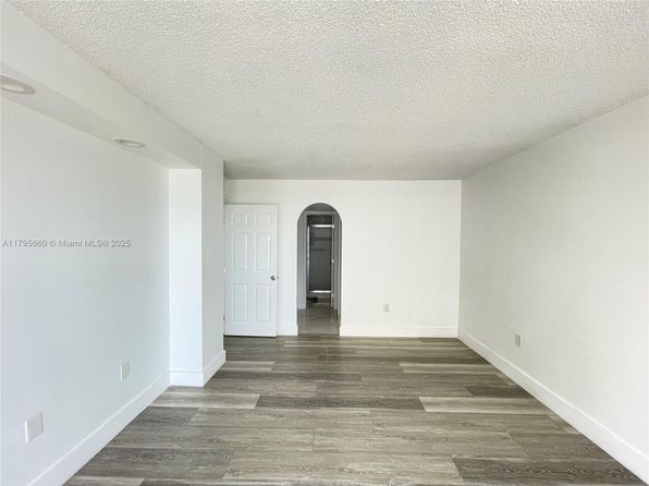 600 NE 36th St APT 1404, Miami, FL 33137