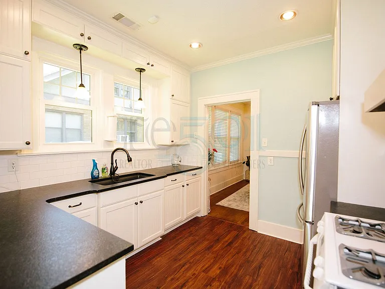 1508 Kavanaugh Blvd — Photo 9
