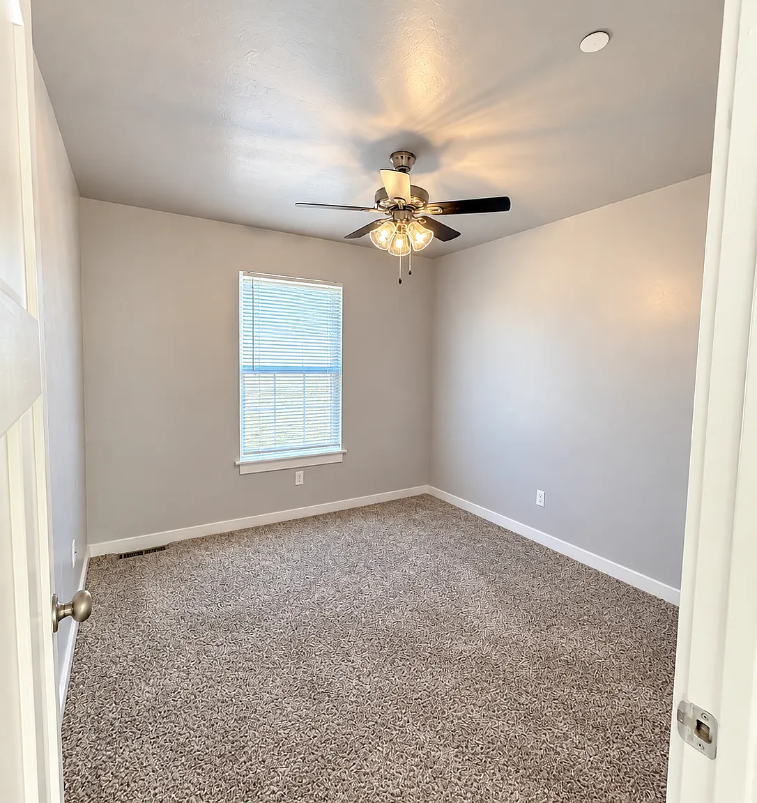 3 bed, $1,200 — Photo 2