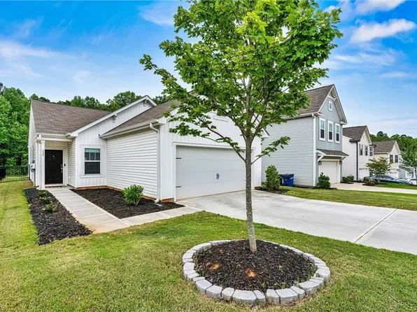 139 Batten Ridge Dr, Statesville, NC 28677