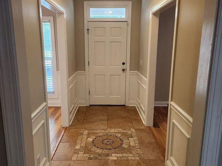 205 N Hamptons Pl — Photo 3