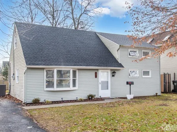 19 David Ct, Colonia, NJ 07067