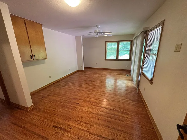 1054 N Eva Ave — Photo 12